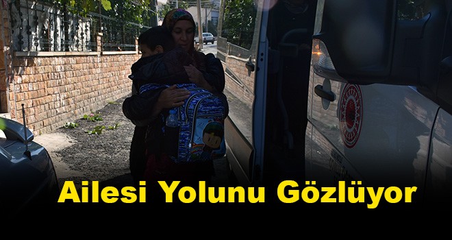 Ailesi Servisin Gelmesini Dört Gözle Bekliyor