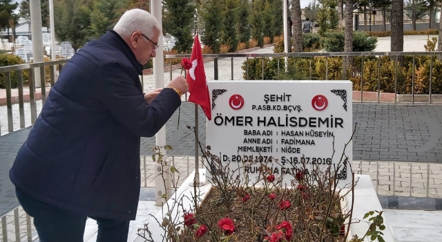 Başkan Yüksel Şehit Ömer Halisdemir’in Kabrini Ziyaret Etti