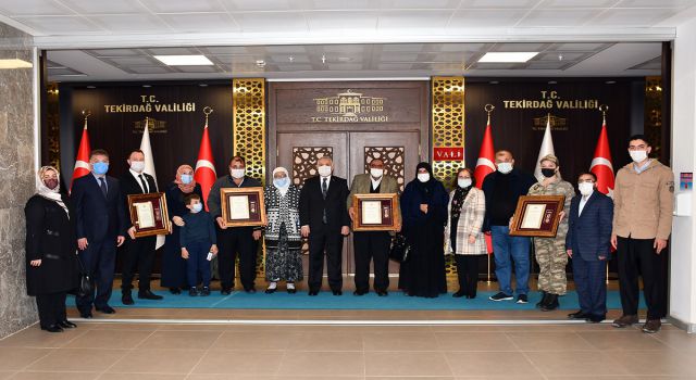 Vali Aziz Yıldırım Devlet Övünç Madalyalarını Tevcih Etti