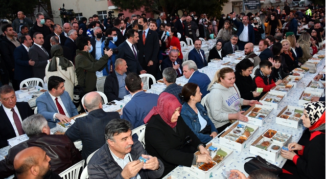 TBMM Başkanı Mustafa Şentop Vatandaşlarla İftar Yaptı