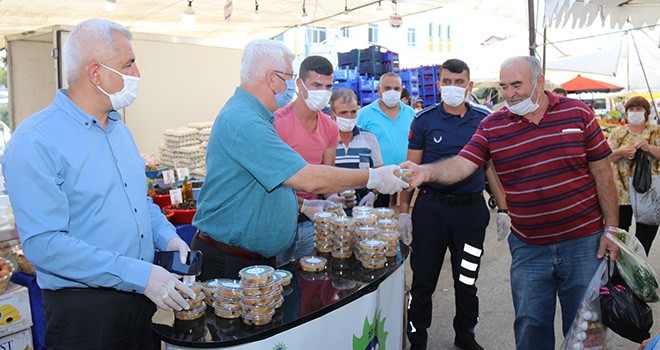 Başkan Rasim Yüksel’den Vatandaşlara Aşure İkramı