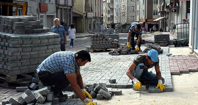 Parke taşı çalışmaları Reşadiye Mahallesi’nde devam ediyor