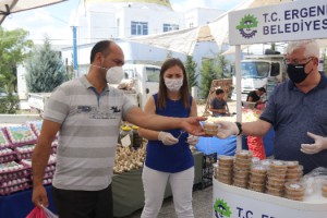 Başkan Rasim Yüksel Aşure İkramında Bulundu