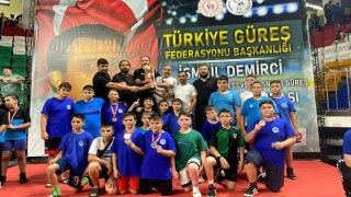 Kağıtspor’dan şampiyonluklarla dolu bir yıl