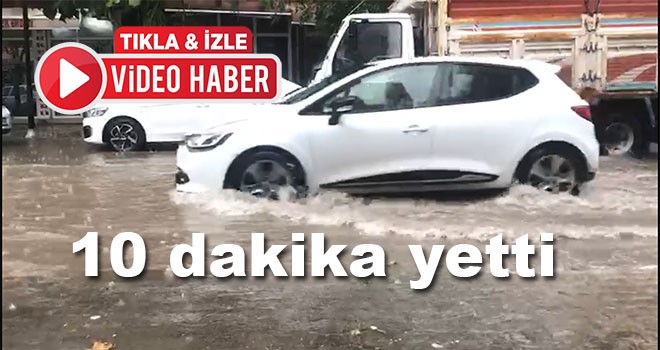 10 dakikalık yağmur caddeleri göle çevirdi