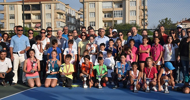 Yıldızlar Tenis Turnuvası Sonuçlandı