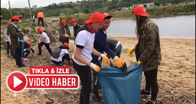 Çevre gönüllüleri Kıyıköy sahillerini temizledi