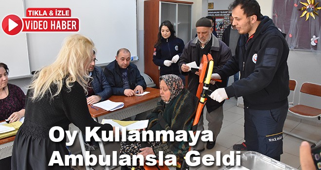 70 yaşındaki kadın oy kullanmaya ambulansla geldi