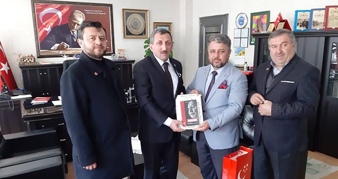 Vakitçi Erdoğan’a Plaket Verdi