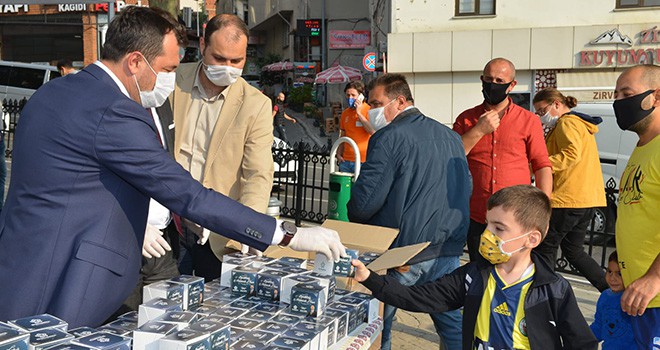 Başkan Yüksel’den Vatandaşlara Kandil Simidi İkramı