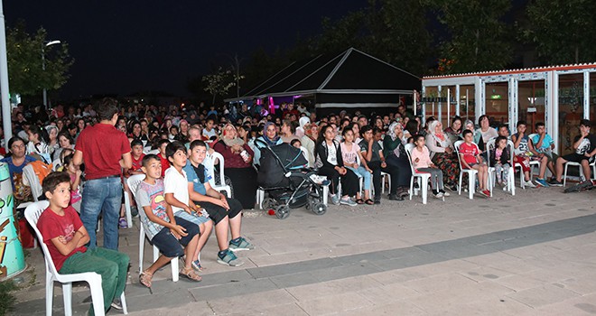 Ergene Yeşiltepe Mahallesinde Ay Işığında Sinema Keyfi Yaşandı