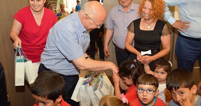 Başkan Eşkinat Çocuk Akademisi ve Aydoğdu SEM öğrencileri ile bayramlaştı